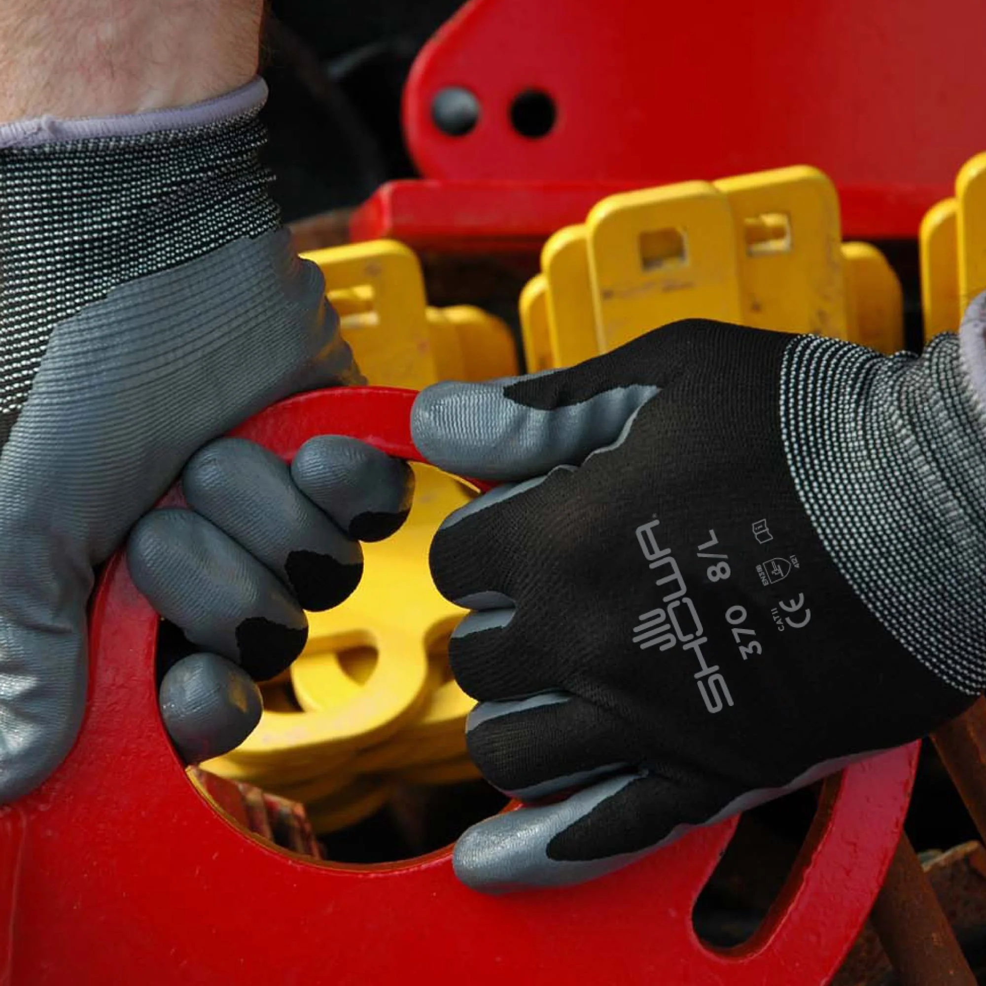 SHOWA 370 Black Lightweight Assembly Grip Safety Gloves - Image 5