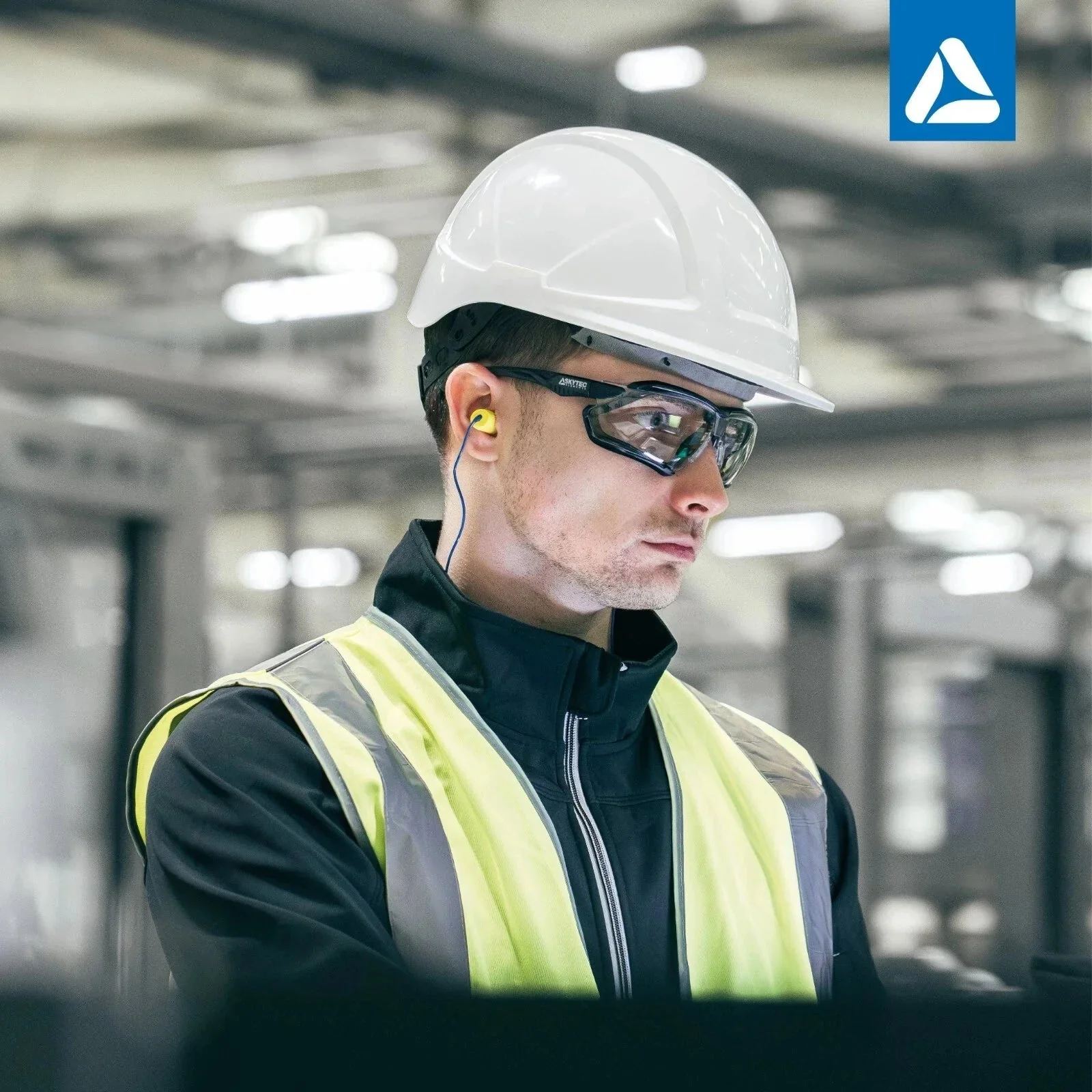 SKYTEC ELEMENTS EME21 Anti Scratch Anti Fog Sports Style Hybrid Spoggles Safety Glasses & Protective Goggles Combination with Grey Tint Lens - Image 10