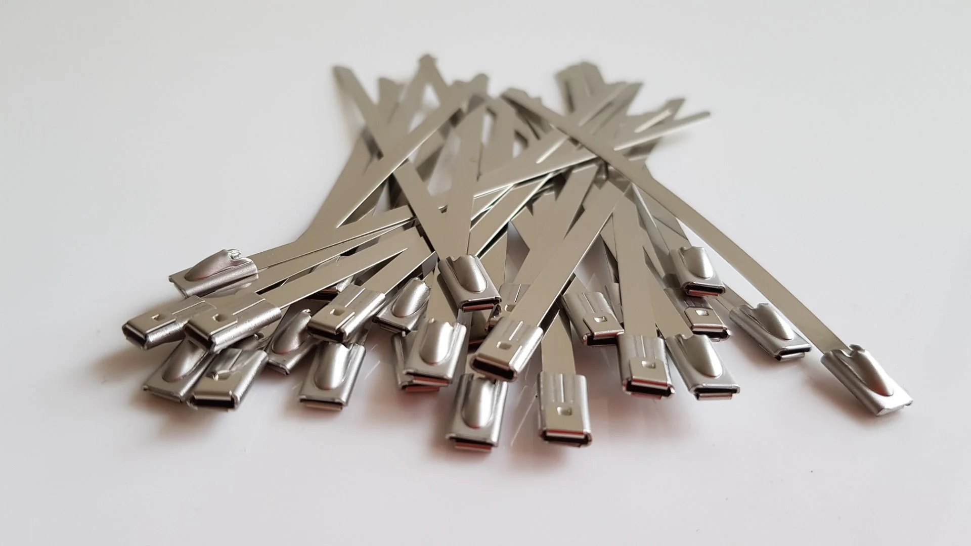 Stainless Steel Cable Ties 4.6mm x 680mm - Image 4